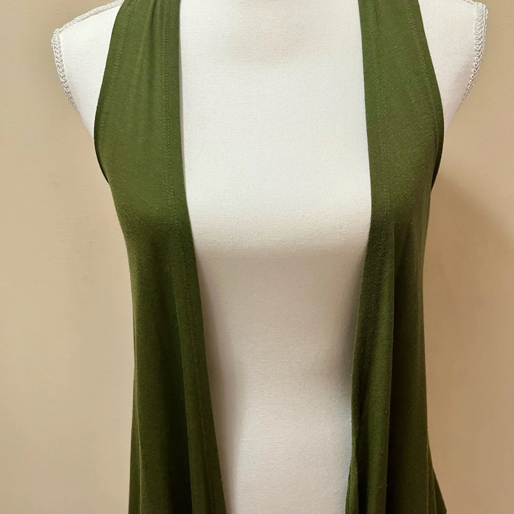 Love Love To Sleeveless Top with Cutout Back Size Medium